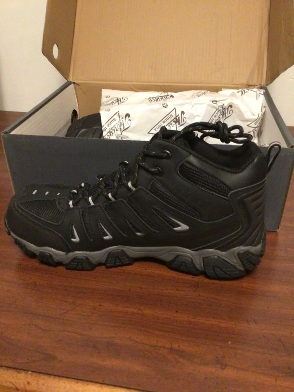 Thorogood Job Fitted Cross Trek slip resistant safety toe shoe SZ 11 W NIB
